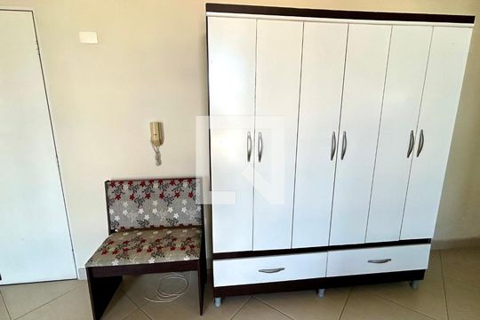 Quarto  de kitnet/studio para alugar com 1 quarto, 38m² em Vila Augusta, Guarulhos
