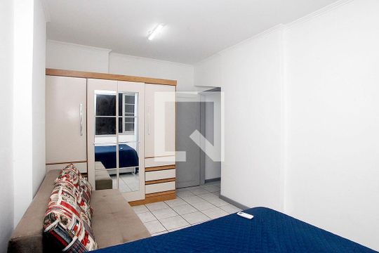 Quarto de apartamento para alugar com 1 quarto, 56m² em Centro Histórico, Porto Alegre