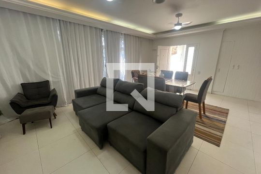 Casa à venda com 5 quartos, 610m² em Jardim Guanabara, Rio de Janeiro