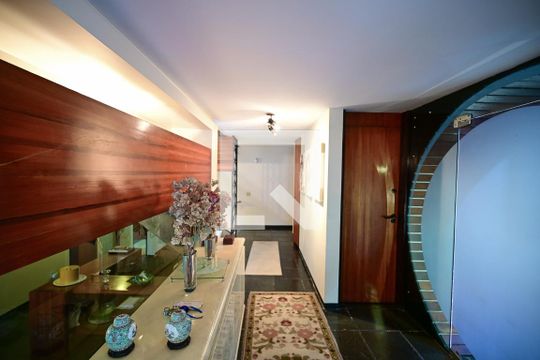 Hall Social de casa para alugar com 4 quartos, 374m² em Vila Sonia, São Paulo