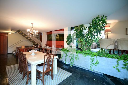 Sala de casa para alugar com 4 quartos, 374m² em Vila Sonia, São Paulo