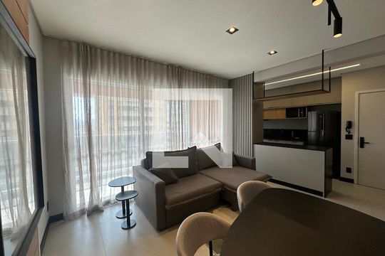 Sala de apartamento para alugar com 1 quarto, 55m² em Alphaville, Barueri