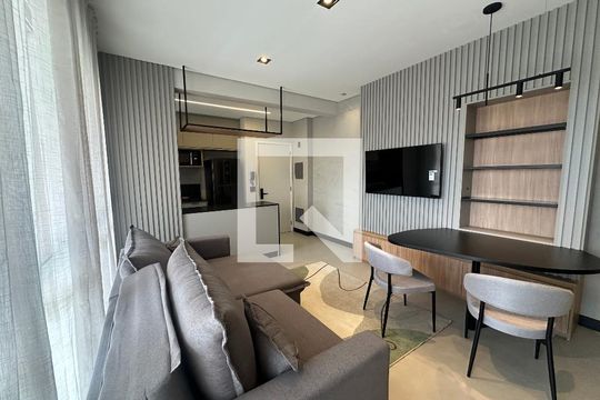 Sala de apartamento para alugar com 1 quarto, 55m² em Alphaville, Barueri