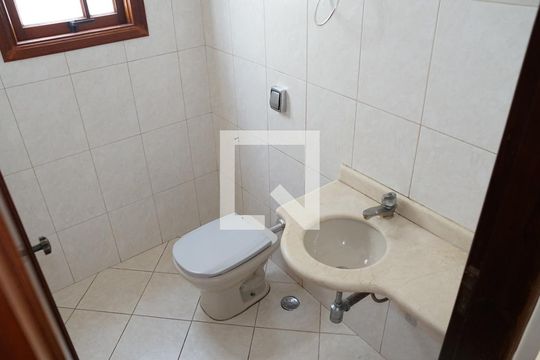 Banheiro 1 de casa à venda com 3 quartos, 350m² em Parque Renato Maia, Guarulhos