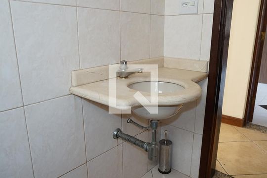 Banheiro 1 de casa à venda com 3 quartos, 350m² em Parque Renato Maia, Guarulhos