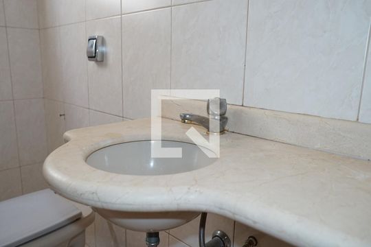 Banheiro 1 de casa à venda com 3 quartos, 350m² em Parque Renato Maia, Guarulhos