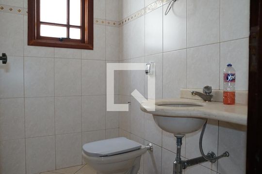 Banheiro 1 de casa à venda com 3 quartos, 350m² em Parque Renato Maia, Guarulhos