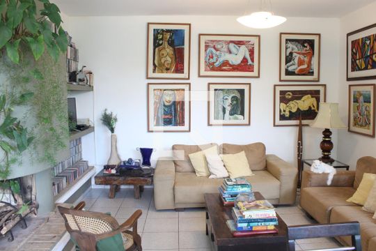 Sala de casa de condomínio para alugar com 4 quartos, 200m² em Chácara das Paineiras, Cotia