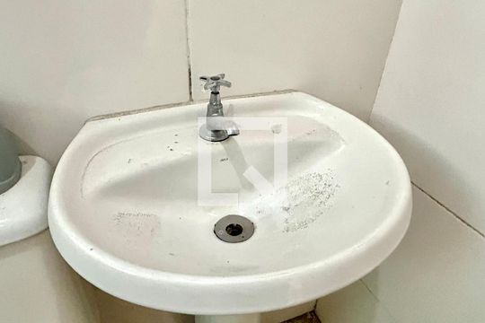 Banheiro de casa para alugar com 1 quarto, 36m² em Parque Continental Ii, Guarulhos