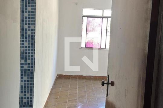 Quarto de apartamento para alugar com 2 quartos, 65m² em Santa Cruz, Rio de Janeiro