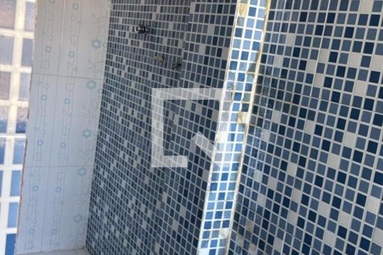 Banheiro de apartamento para alugar com 2 quartos, 65m² em Santa Cruz, Rio de Janeiro