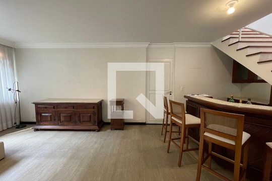Sala de casa à venda com 5 quartos, 208m² em Vila Pirajussara, São Paulo