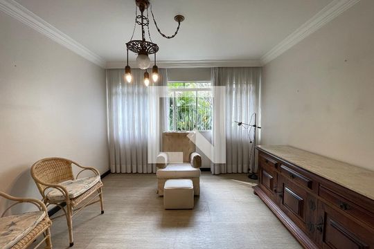 Sala de casa à venda com 5 quartos, 208m² em Vila Pirajussara, São Paulo