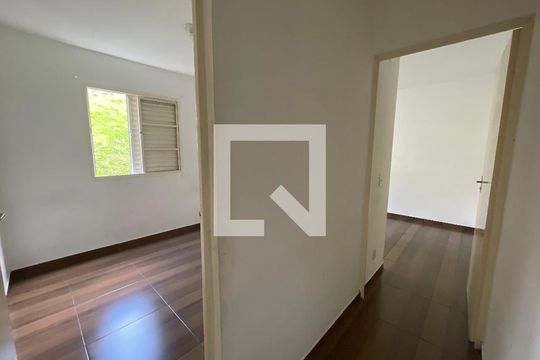Corredor de apartamento para alugar com 2 quartos, 52m² em Jardim Arco-iris, Cotia