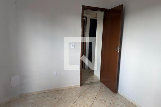 Quarto 01 de apartamento para alugar com 2 quartos, 60m² em Taguatinga, Brasília