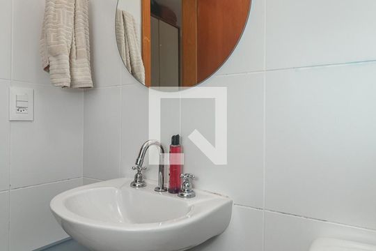 Banheiro da Suíte de apartamento à venda com 2 quartos, 76m² em Chácara das Pedras, Porto Alegre