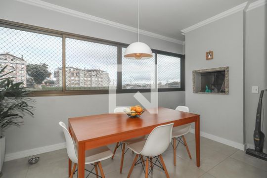 Sala de apartamento à venda com 2 quartos, 76m² em Chácara das Pedras, Porto Alegre