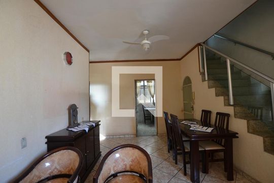 Sala de apartamento para alugar com 2 quartos, 100m² em Jardim Sulacap, Rio de Janeiro