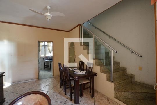 Sala de apartamento para alugar com 2 quartos, 100m² em Jardim Sulacap, Rio de Janeiro