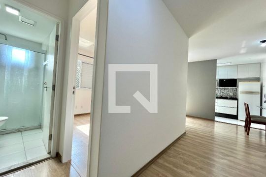 Corredor de apartamento à venda com 2 quartos, 60m² em Jardim Prudência, São Paulo