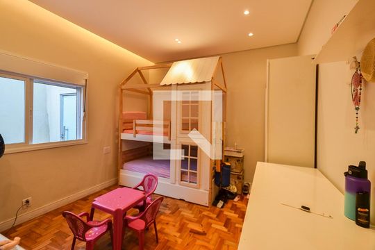 Casa à venda com 7 quartos, 400m² em Pompéia, Belo Horizonte