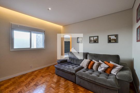 Casa à venda com 7 quartos, 400m² em Pompéia, Belo Horizonte