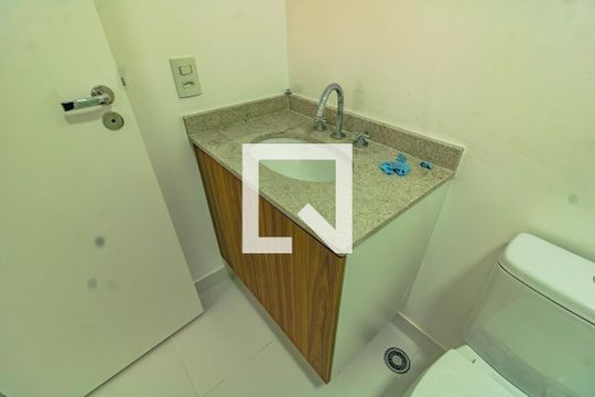 Banheiro de apartamento para alugar com 1 quarto, 26m² em Jardim Prudência, São Paulo