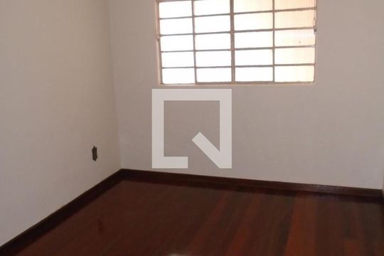 Quarto de casa à venda com 3 quartos, 360m² em Santa Monica, Belo Horizonte