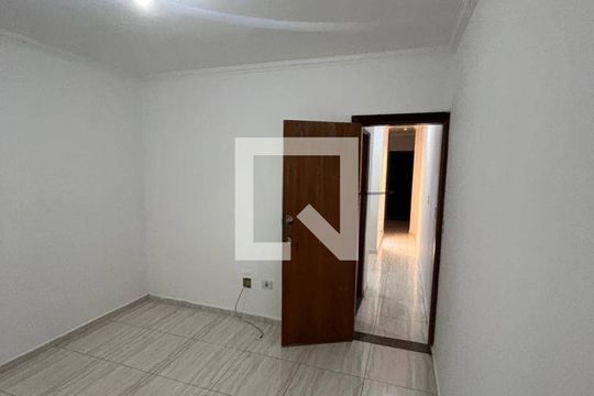 Quarto de casa à venda com 3 quartos, 120m² em Jardim Santa Teresinha, São Paulo