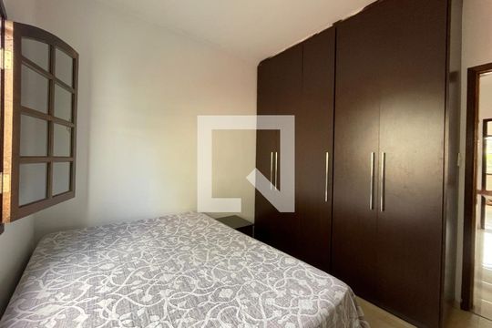 Casa para alugar com 3 quartos, 250m² em Vila Nossa Senhora do Retiro, São Paulo
