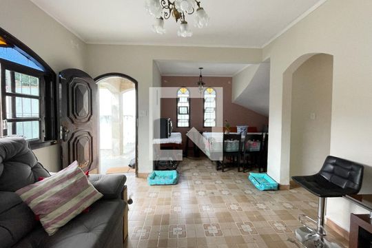 Casa para alugar com 3 quartos, 250m² em Vila Nossa Senhora do Retiro, São Paulo