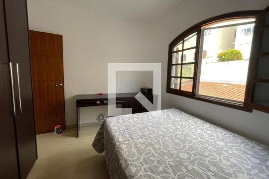 Casa para alugar com 3 quartos, 250m² em Vila Nossa Senhora do Retiro, São Paulo