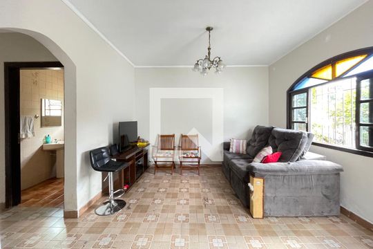 Casa para alugar com 3 quartos, 250m² em Vila Nossa Senhora do Retiro, São Paulo