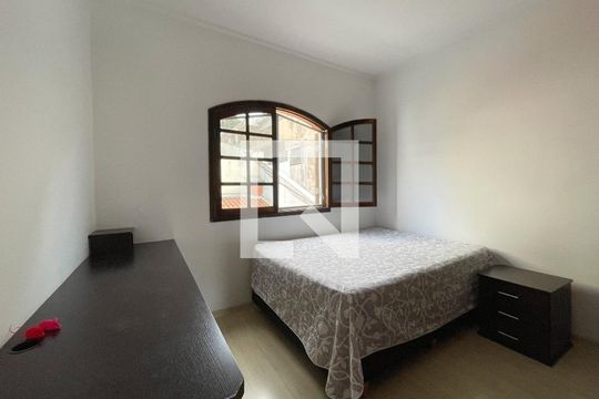Casa para alugar com 3 quartos, 250m² em Vila Nossa Senhora do Retiro, São Paulo