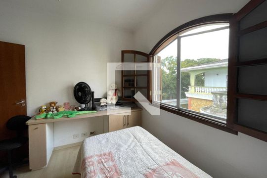 Casa para alugar com 3 quartos, 250m² em Vila Nossa Senhora do Retiro, São Paulo