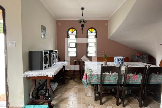 Casa para alugar com 3 quartos, 250m² em Vila Nossa Senhora do Retiro, São Paulo