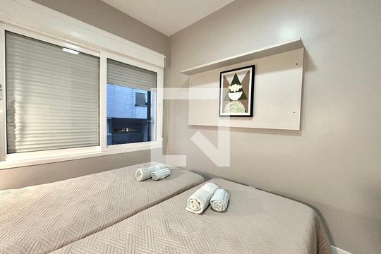 Quarto de apartamento para alugar com 2 quartos, 80m² em Lagoa Pequena, Florianópolis