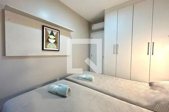 Quarto de apartamento para alugar com 2 quartos, 80m² em Lagoa Pequena, Florianópolis