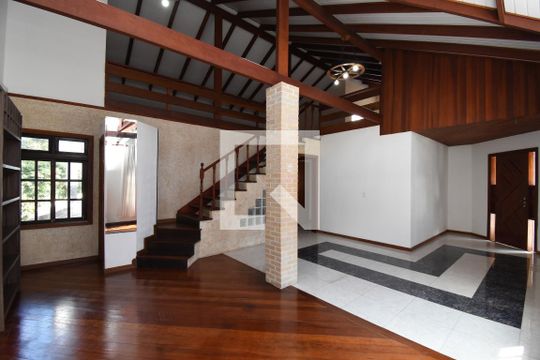 Sala de casa para alugar com 6 quartos, 280m² em Santo Inácio, Curitiba