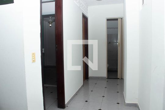 Corredor de apartamento para alugar com 1 quarto, 50m² em Jardim Flamboyant, Cabo Frio