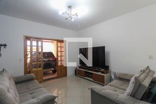 Casa à venda com 4 quartos, 220m² em Jardim Tiete, São Paulo