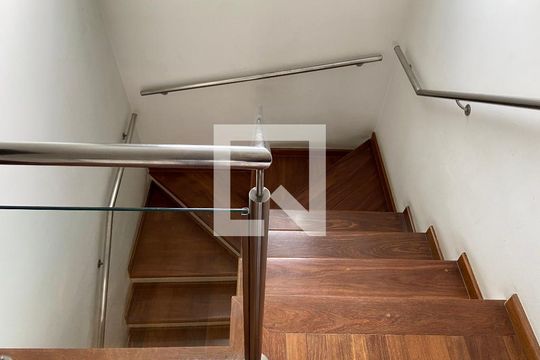 Sala - Escada de casa à venda com 3 quartos, 278m² em Jaguaribe, Osasco