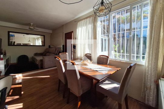 Sala 1 de casa à venda com 3 quartos, 240m² em Santa Rosa, Niterói