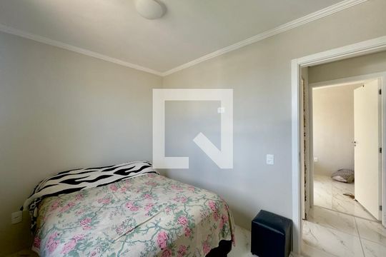 Quarto 1 de apartamento para alugar com 2 quartos, 44m² em Vila Nova Bonsucesso, Guarulhos