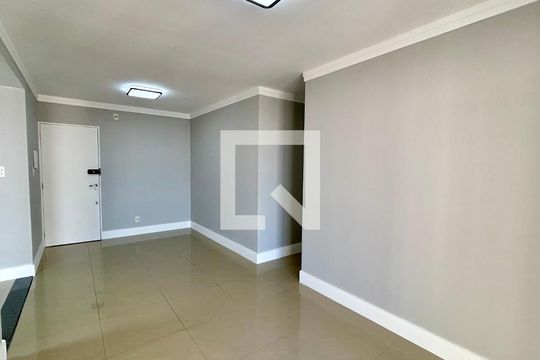 Sala de apartamento para alugar com 3 quartos, 83m² em Jardim Zaira, Guarulhos