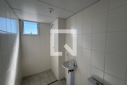Banheiro de apartamento para alugar com 2 quartos, 49m² em Jardim Lourdes, Ferraz de Vasconcelos