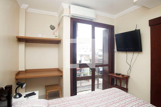 Quarto 1 de apartamento para alugar com 2 quartos, 87m² em Santana, Porto Alegre