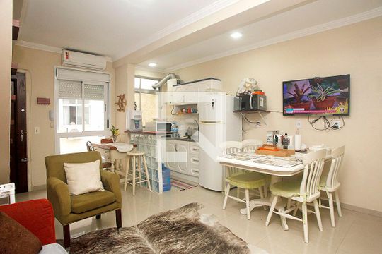 Sala 1 de apartamento para alugar com 2 quartos, 87m² em Santana, Porto Alegre