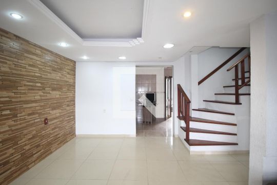 Sala de casa à venda com 3 quartos, 120m² em Bom Jesus, Porto Alegre
