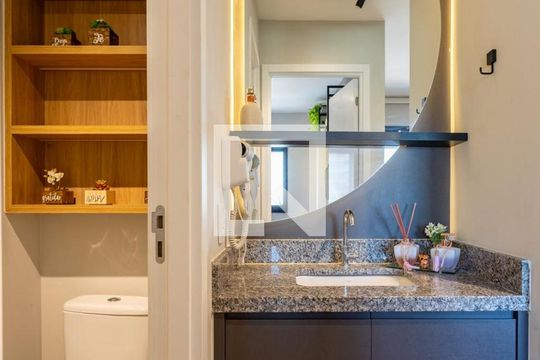 Banheiro de apartamento à venda com 1 quarto, 29m² em Água Branca, São Paulo